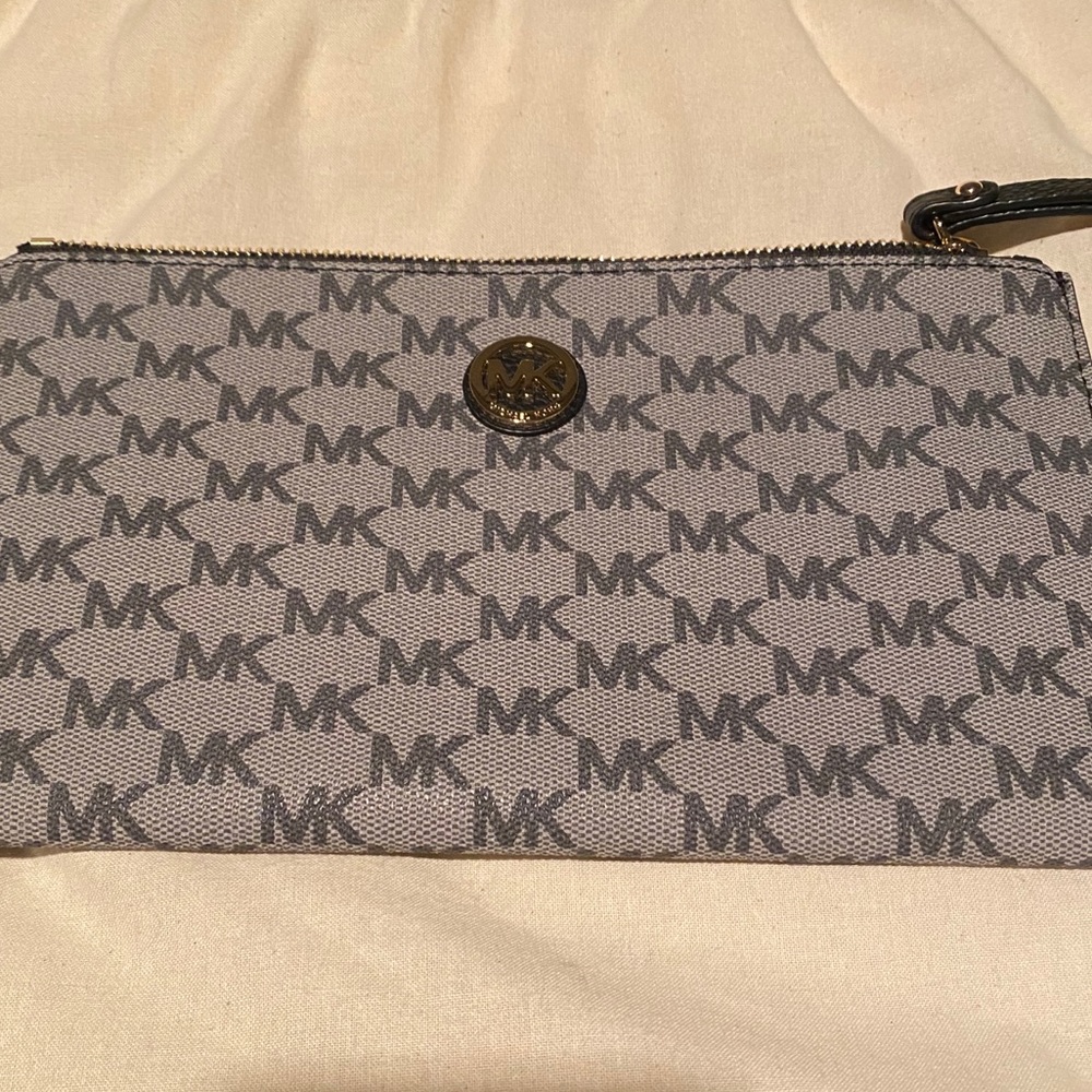 Michael Kors wristlet